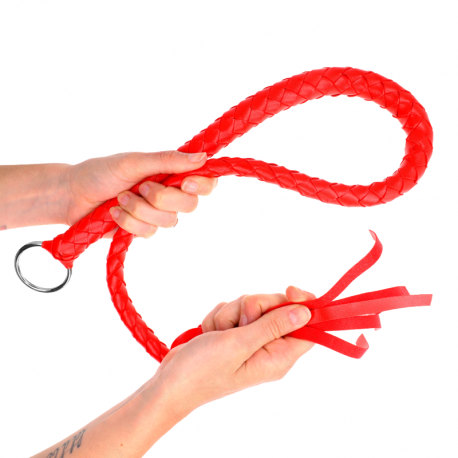 Látigo de Serpiente con Anillo de Mano Rojo
