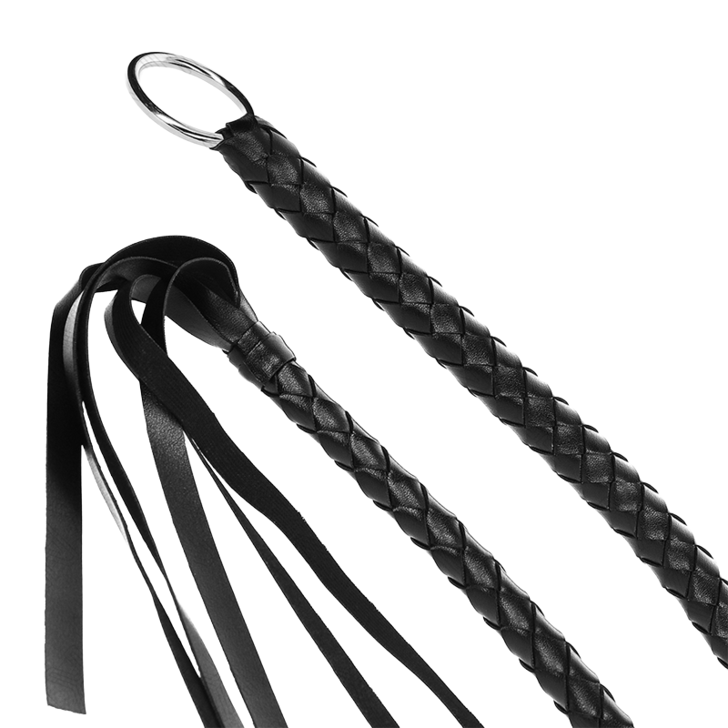 Látigo de Serpiente con Anillo de Mano Negro