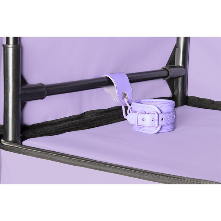 Kink Club Cabina Bukake Morado