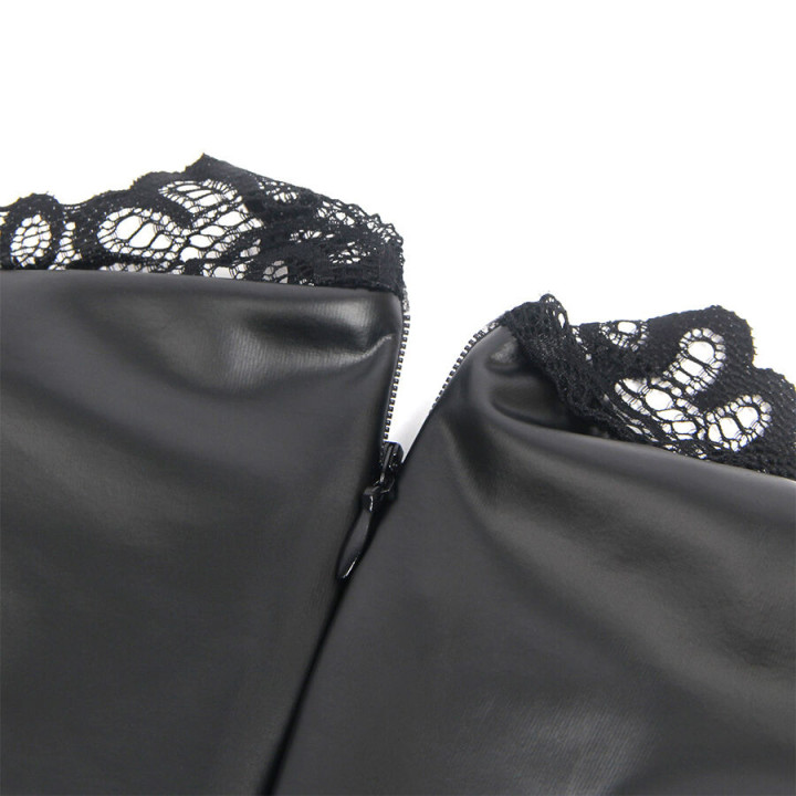 Vestido de Cuero con Cuello de Encaje Negro