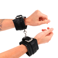 Muñequeras con Hebillas de Diamantes Negro