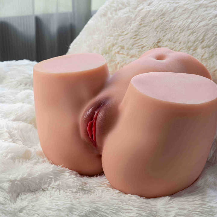Nina trasero y vagina realista 